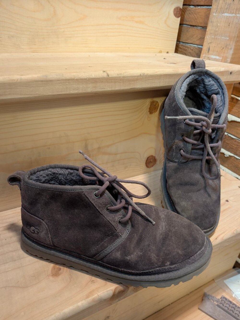 UGG Neumel Chukka Boot Women's 10 Gray Suede Shearling Fleece Lined lace up shoe